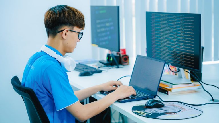 Khái niệm về trí tuệ nhân tạo là gì? Lợi ích, ứng dụng, cơ hội việc làm với Trí tuệ Nhân tạo?