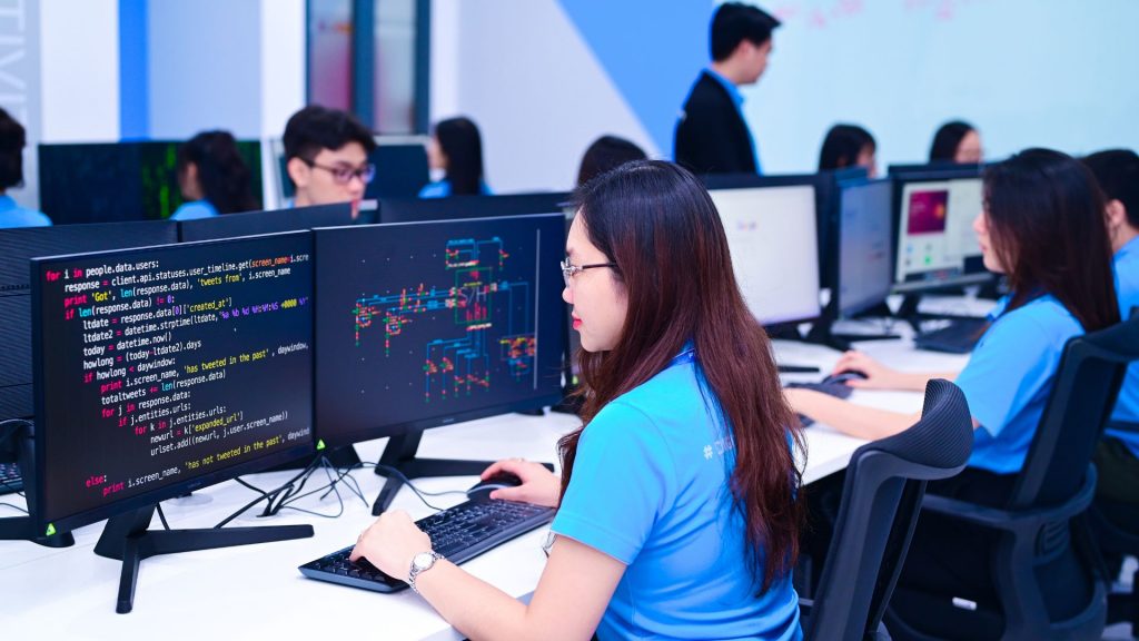 Kỹ thuật phần mềm là gì? Cơ hội việc làm ra sao? Phân biệt ngành Kỹ thuật Phần mềm và Khoa học Máy tính