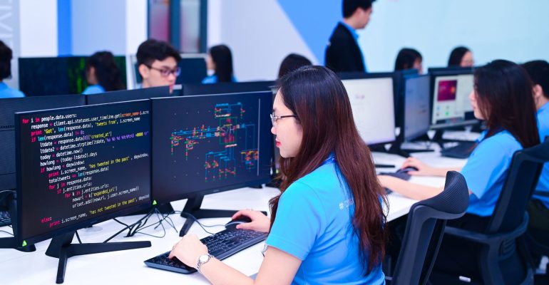 sinh vien dai hoc cmc