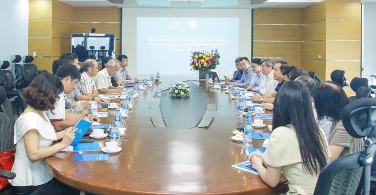 Đoàn lãnh đạo Hội Tin học Việt Nam đến thăm và làm việc với Trường Đại học CMC