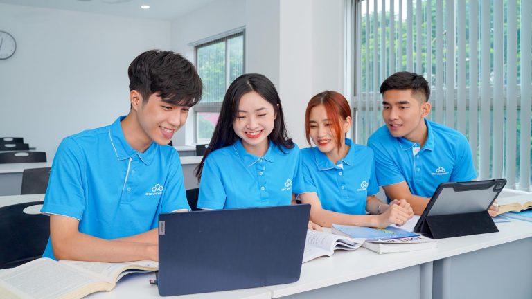 Hướng dẫn khai báo hồ sơ nhập học trực tuyến cho tân sinh viên K2 – Trường Đại học CMC