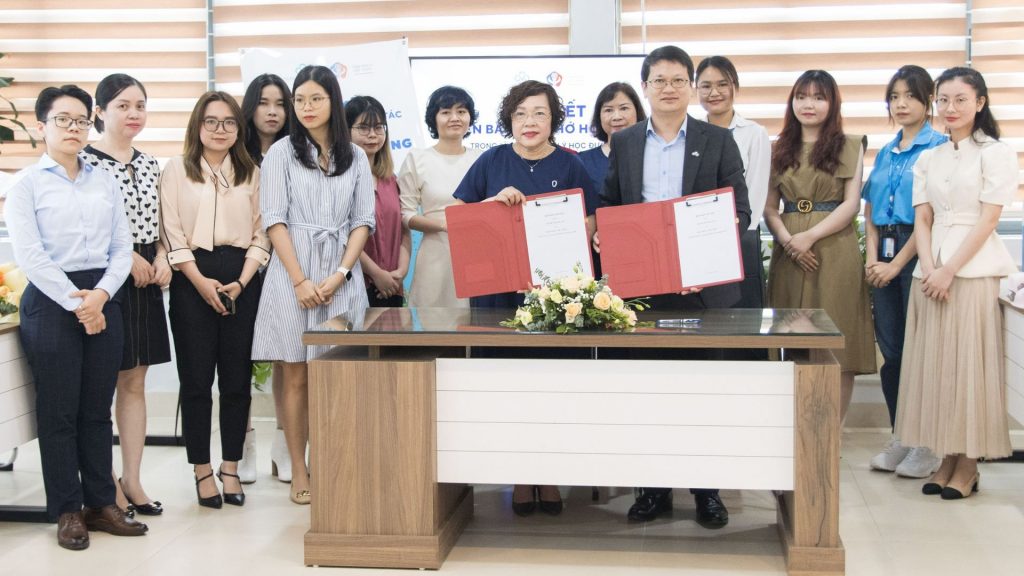 Chú trọng chăm sóc sức khỏe tinh thần cho sinh viên, Trường Đại học CMC hợp tác với Viện tâm lý Việt – Pháp nhằm triển khai dịch vụ tâm lý học đường