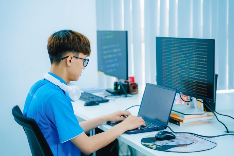 Vì sao nên cân nhắc chọn học ngành Công nghệ thông tin: Cơ hội việc làm và sự phát triển bền vững