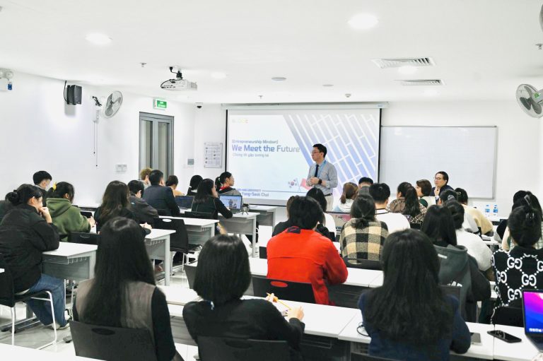 Sinh viên Khoa Kinh doanh & Quản lý tham gia trao đổi về chủ đề khởi nghiệp và đổi mới sáng tạo với giáo sư đến từ các trường đại học Hàn Quốc