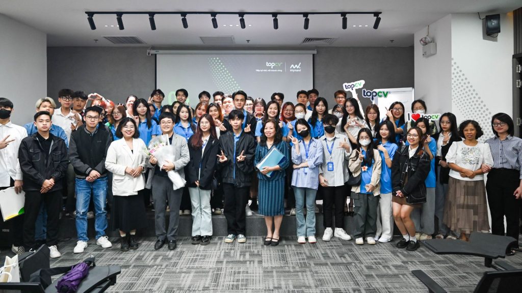 Sinh viên Trường Đại học CMC nắm chắc chìa khóa chinh phục nhà tuyển dụng với các chuyên gia tại TopCV