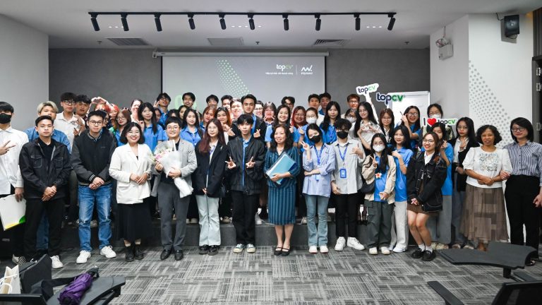 Sinh viên Trường Đại học CMC nắm chắc chìa khóa chinh phục nhà tuyển dụng với các chuyên gia tại TopCV