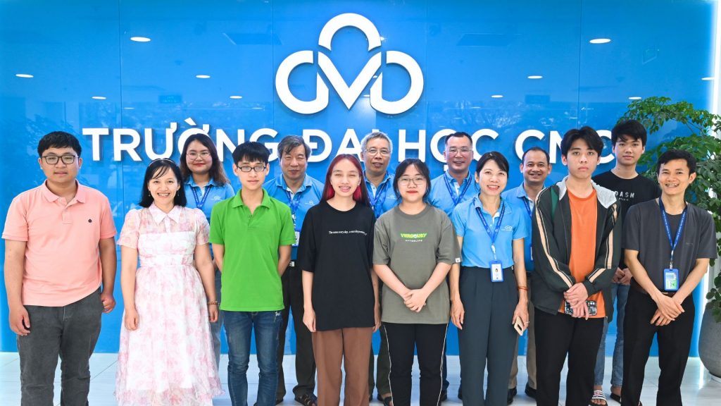 Lễ ra quân đội tuyển sinh viên Trường Đại học CMC tham dự Kì thi Olympic Toán học sinh viên toàn quốc năm 2024