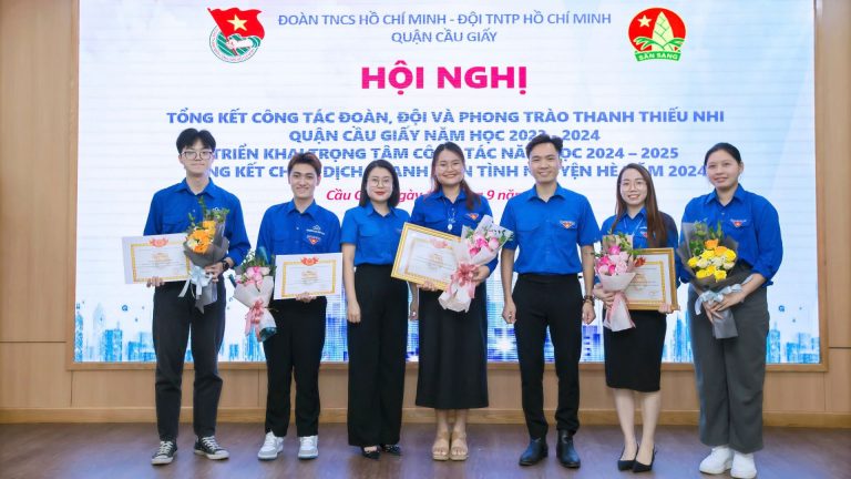 Đoàn Thanh niên Trường Đại học CMC vinh dự nhận giấy khen từ Quận Đoàn Cầu Giấy