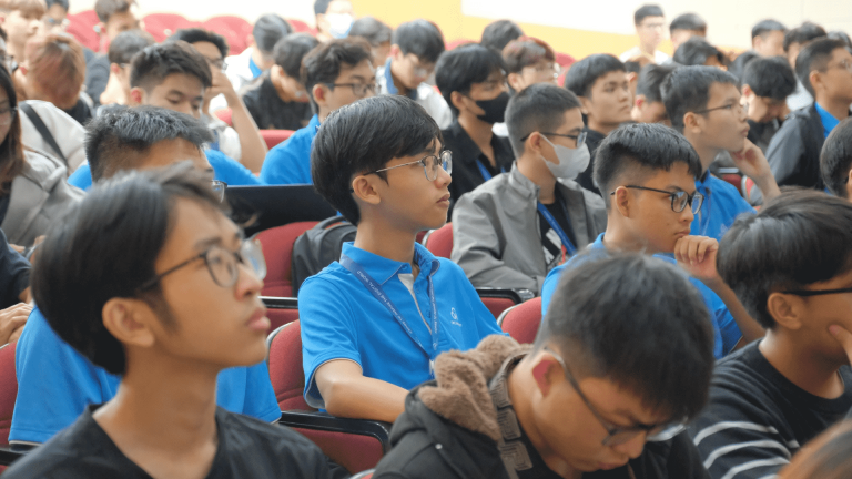 Sinh viên Trường Đại học CMC nắm bắt cơ hội trong ngành công nghiệp bán dẫn – một trong những trụ cột quan trọng của nền kinh tế số