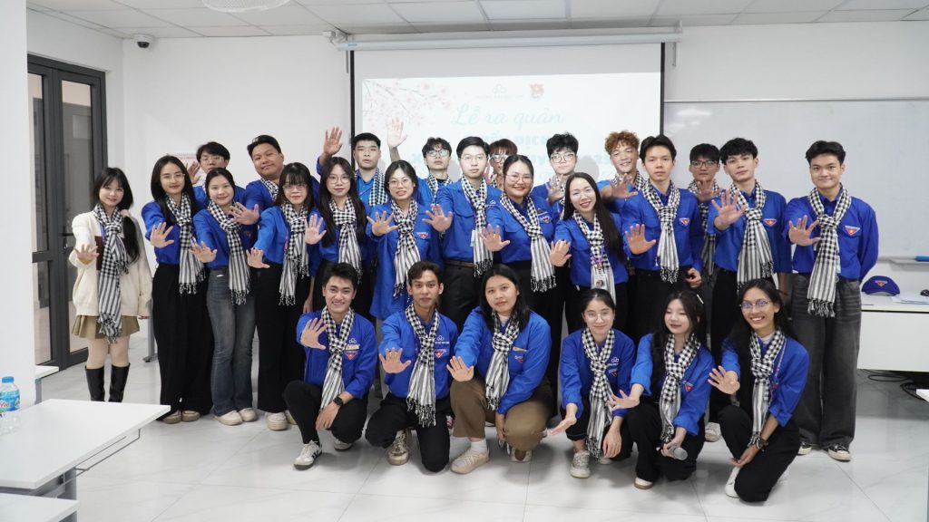 Sôi động Lễ ra quân Chiến dịch Xuân Tình Nguyện 2025 – “Cùng Em Đến Trường” tại Trường Đại học CMC