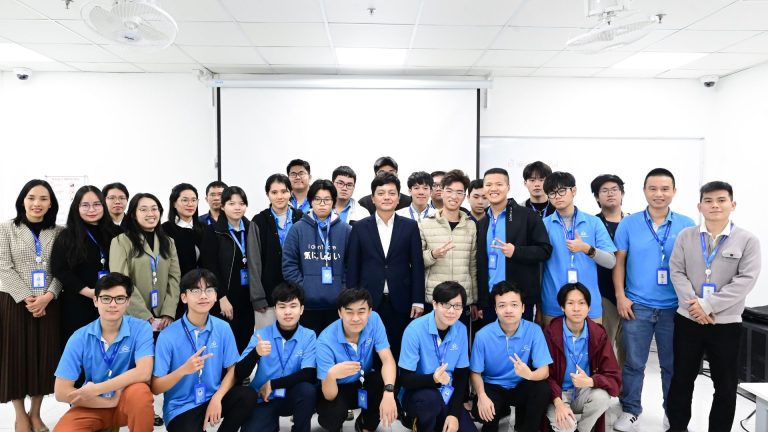 Trường Đại học CMC tiên phong triển khai Trợ lý đào tạo AI: Bước đột phá trong giáo dục số hóa
