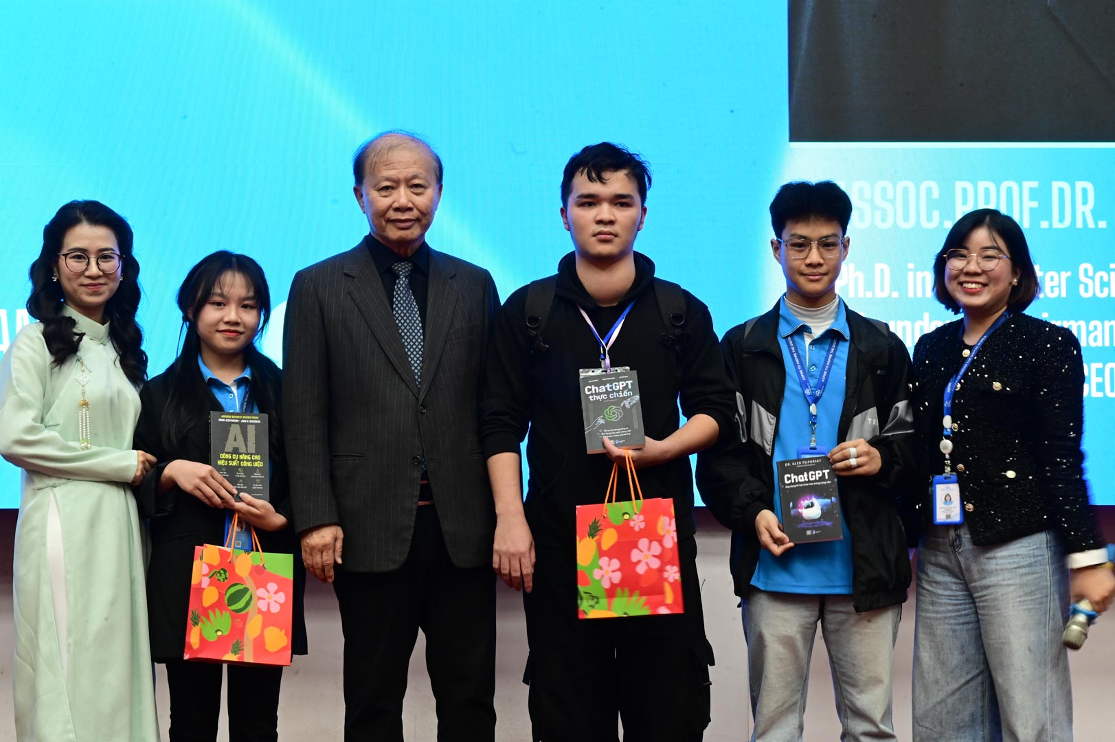 trường đại học cmc làm việc với đoàn doanh nhân Thái Lan ký MOU