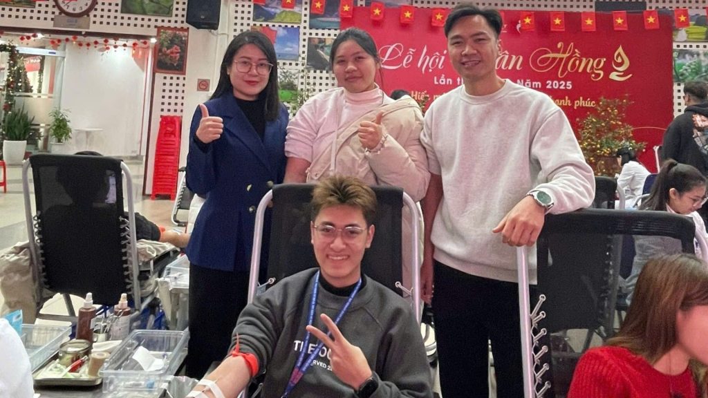 Sinh viên Trường Đại học CMC tích cực tham gia Ngày hội Xuân hồng 2025 – lan tỏa nghĩa cử nhân ái