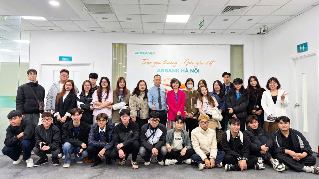 Chuyến Company Tour của sinh viên Trường Đại học CMC tại ABBANK: Cơ hội khám phá văn hóa doanh nghiệp và nâng tầm kỹ năng đội nhóm