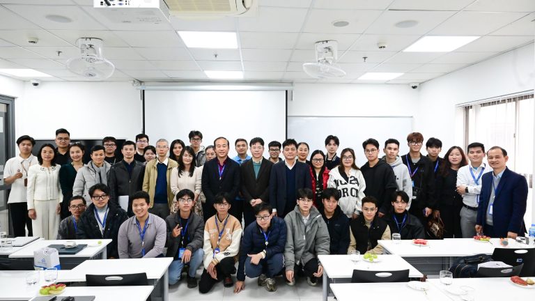 Hiểu sâu về AI để dẫn đầu với Seminar: “Cách mạng AI: DeepSeek, ChatGPT và tác động của chúng”