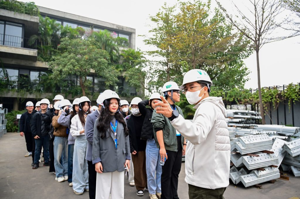 sinh viên đại học cmc company tour công ty xây dựng ngãi cầu