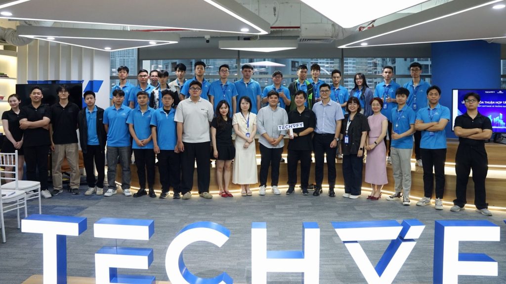 Khám phá AI Agents và tương lai công nghệ qua chương trình tham quan doanh nghiệp tại TECHVIFY Software của sinh viên Trường Đại học CMC