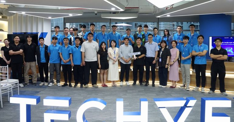 ẢNH THUMB chương trình tham quan doanh nghiệp tại TECHVIFY Software của sinh vên Trường Đại học CMC