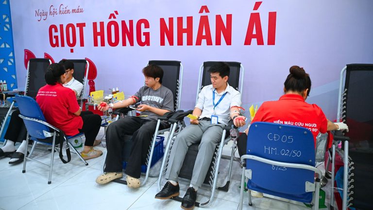 Ngày hội hiến máu “Giọt Hồng Nhân Ái” Trường Đại học CMC năm 2025: Hành động nhỏ, ý nghĩa lớn vì cộng đồng
