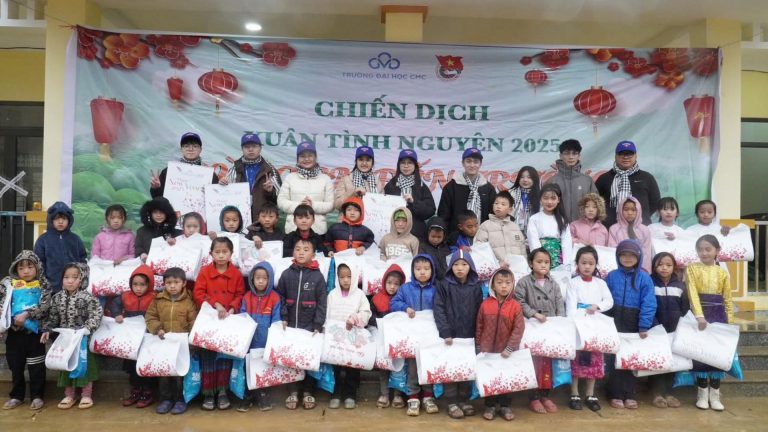 Khép lại chiến dịch Xuân Tình Nguyện 2025:  Đoàn Thanh Niên Trường Đại học CMC lan tỏa yêu thương, đồng hành cùng học sinh vùng cao
