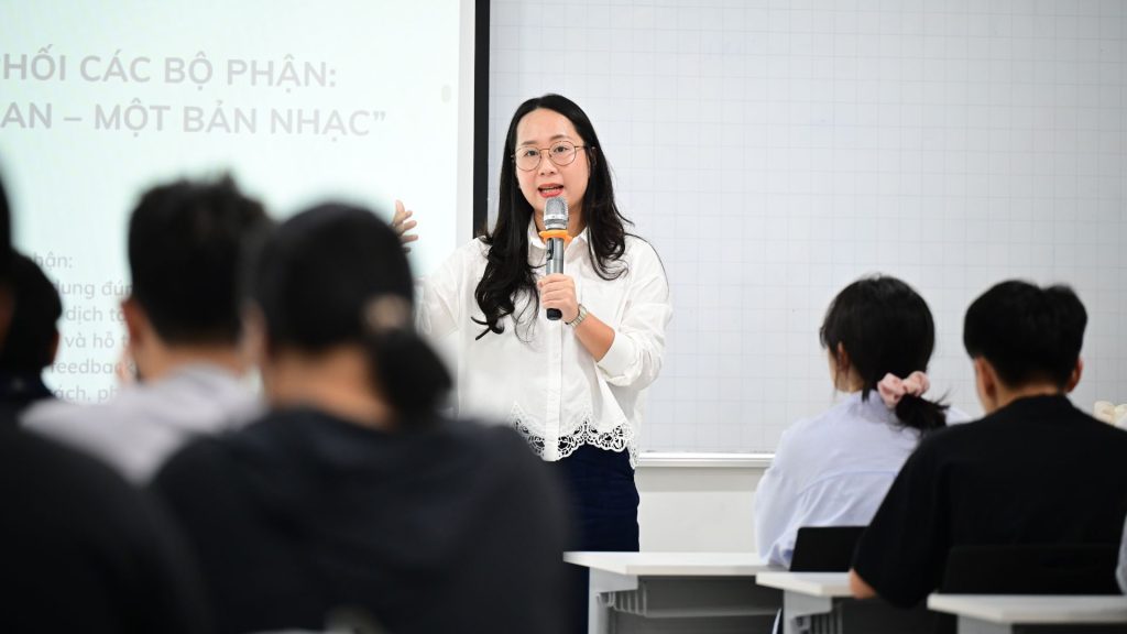 Cùng chuyên gia khám phá nghề Brand Manager, sinh viên Trường Đại học CMC trải nghiệm chuyên đề thực chiến về quản trị thương hiệu