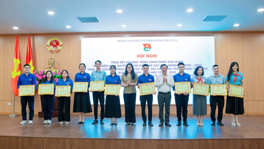 Tuổi trẻ Trường Đại học CMC được tuyên dương tại Hội nghị tổng kết công tác Đoàn, Đội quận Cầu Giấy năm học 2024 – 2025
