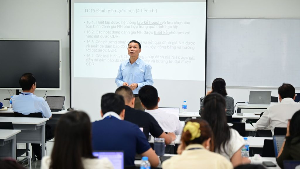 Tư duy – Kiến thức – Thái độ – Hành động: Trường Đại học CMC tổ chức tập huấn xây dựng văn hóa chất lượng – Hướng dẫn Tự đánh giá CSGD theo Thông tư 12/2017