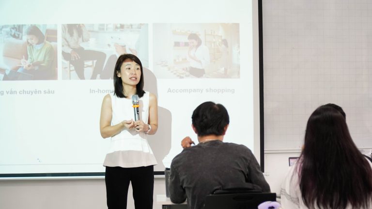 Từ tư duy dữ liệu đến nâng cao năng lực ra quyết định: Góc nhìn chiến lược từ chuyên gia NielsenIQ cho sinh viên Trường Đại học CMC