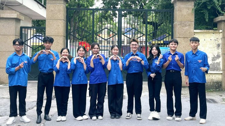 Tiếp sức mùa thi 2025: Sinh viên Trường Đại học CMC đồng hành cùng thí sinh và phụ huynh trong kì thi mang tính bước ngoặt quan trọng