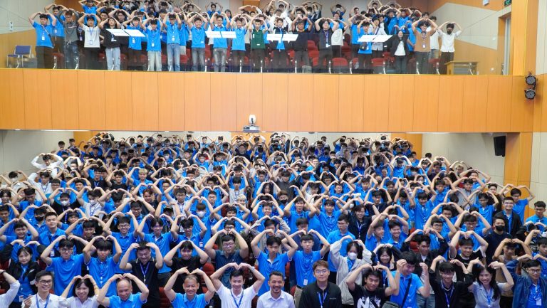 Tưng bừng Chương trình Gặp mặt và định hướng đầu khóa cho Tân sinh viên Khóa 4 Trường Đại học CMC