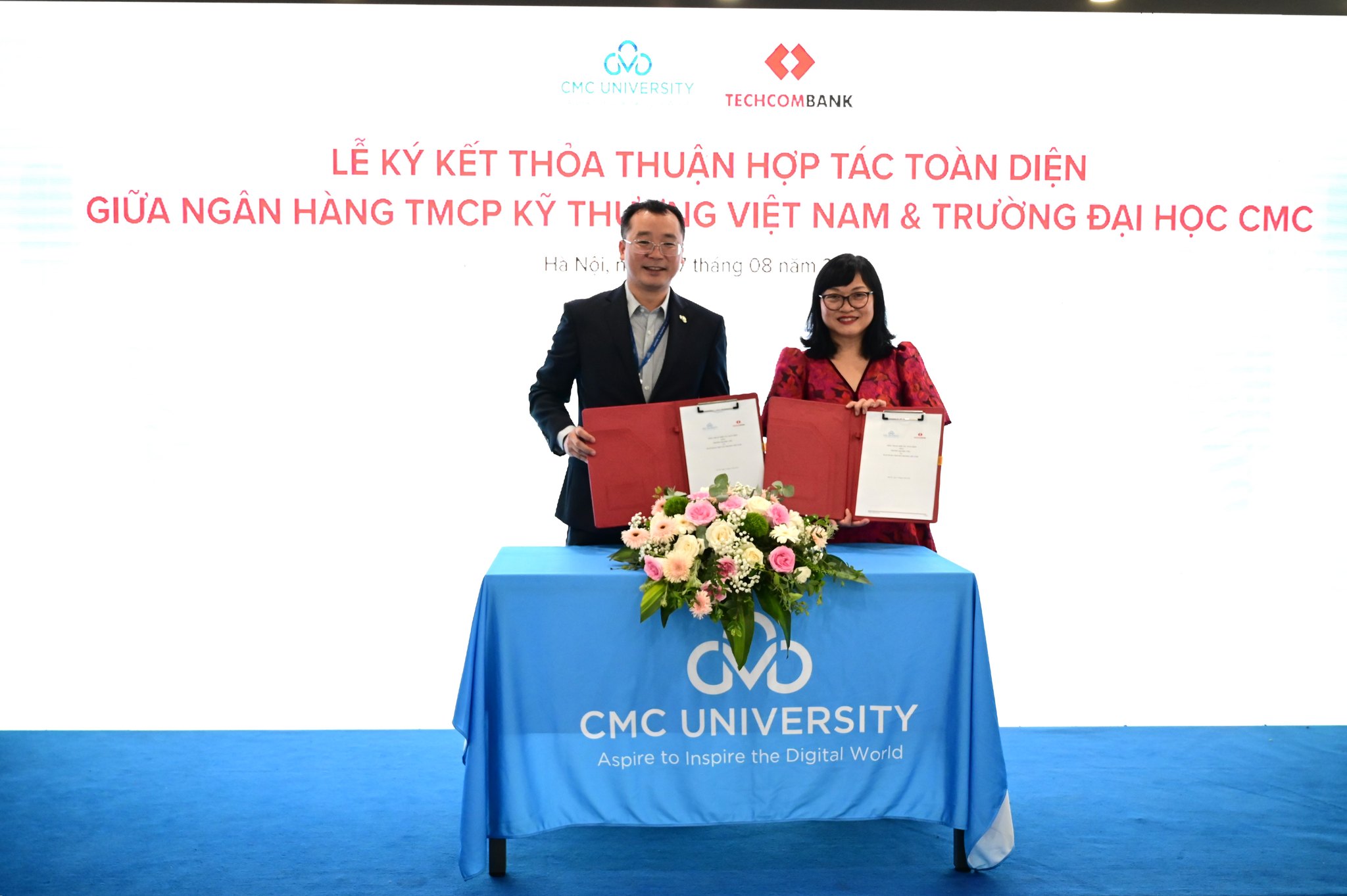 Lễ ký kết Biên bản ghi nhớ hợp tác toàn diện giữa Trường Đại học CMC và Ngân hàng TMCP Kỹ Thương Việt Nam (Techcombank)