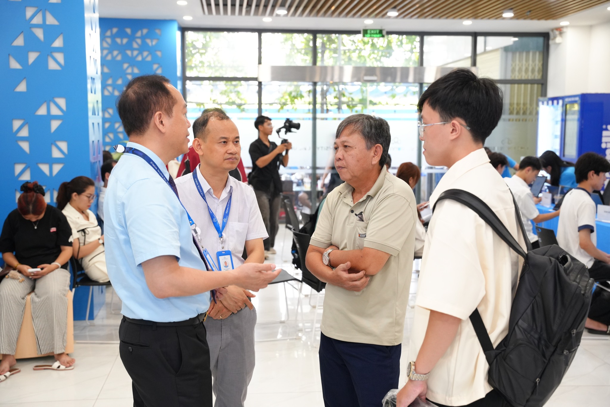 Mùa nhập học đầy cảm xúc của tân sinh viên K4 tại Trường Đại học CMC, sẵn sàng bứt phá trong kỷ nguyên AI