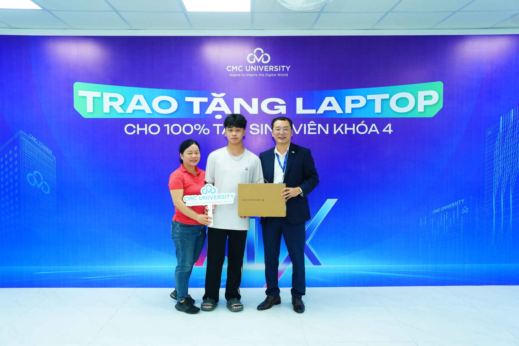 Mùa nhập học đầy cảm xúc của tân sinh viên K4 tại Trường Đại học CMC, sẵn sàng bứt phá trong kỷ nguyên AI