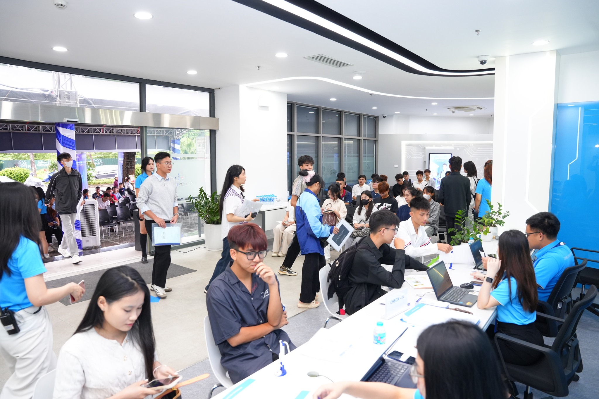 Mùa nhập học đầy cảm xúc của tân sinh viên K4 tại Trường Đại học CMC, sẵn sàng bứt phá trong kỷ nguyên AI