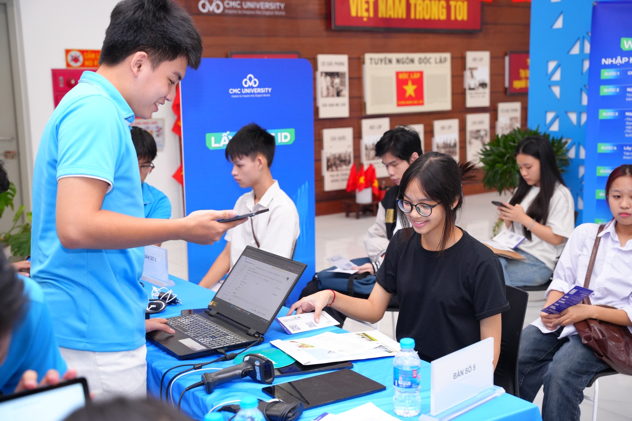 Mùa nhập học đầy cảm xúc của tân sinh viên K4 tại Trường Đại học CMC, sẵn sàng bứt phá trong kỷ nguyên AI