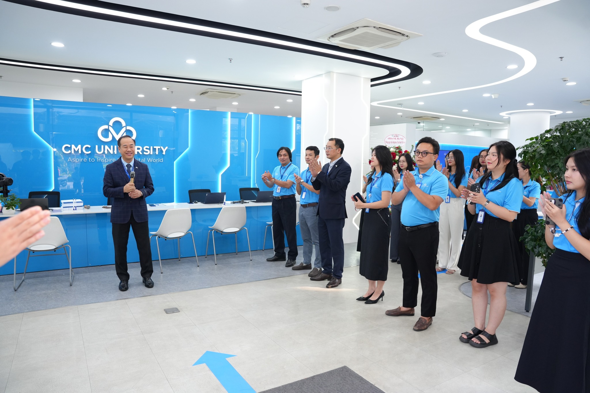 Mùa nhập học đầy cảm xúc của tân sinh viên K4 tại Trường Đại học CMC, sẵn sàng bứt phá trong kỷ nguyên AI