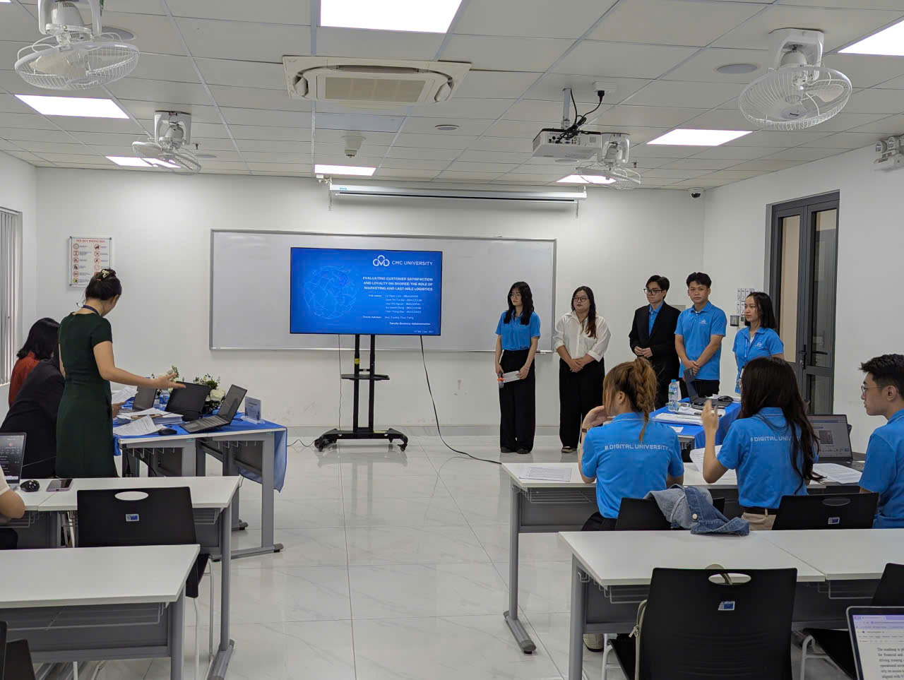 Lễ bảo vệ Đồ ánKhóa luận tốt nghiệp Đại học cho sinh viên Trường Đại học CMC Khóa 1, niên khóa 2022 – 2025