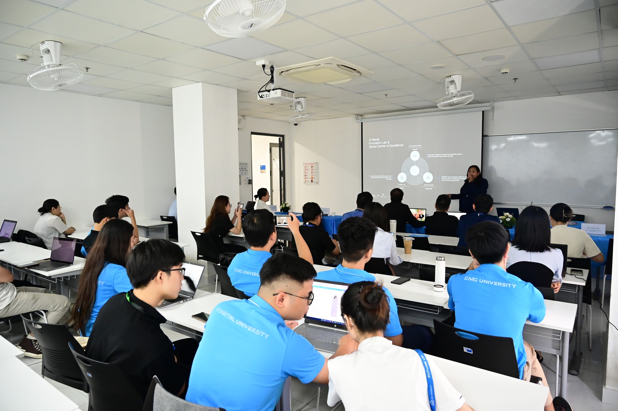 Seminar Future of AI Business and Ethical Issues - Góc nhìn toàn cầu và cơ hội cho Việt Nam trong kỷ nguyên AI