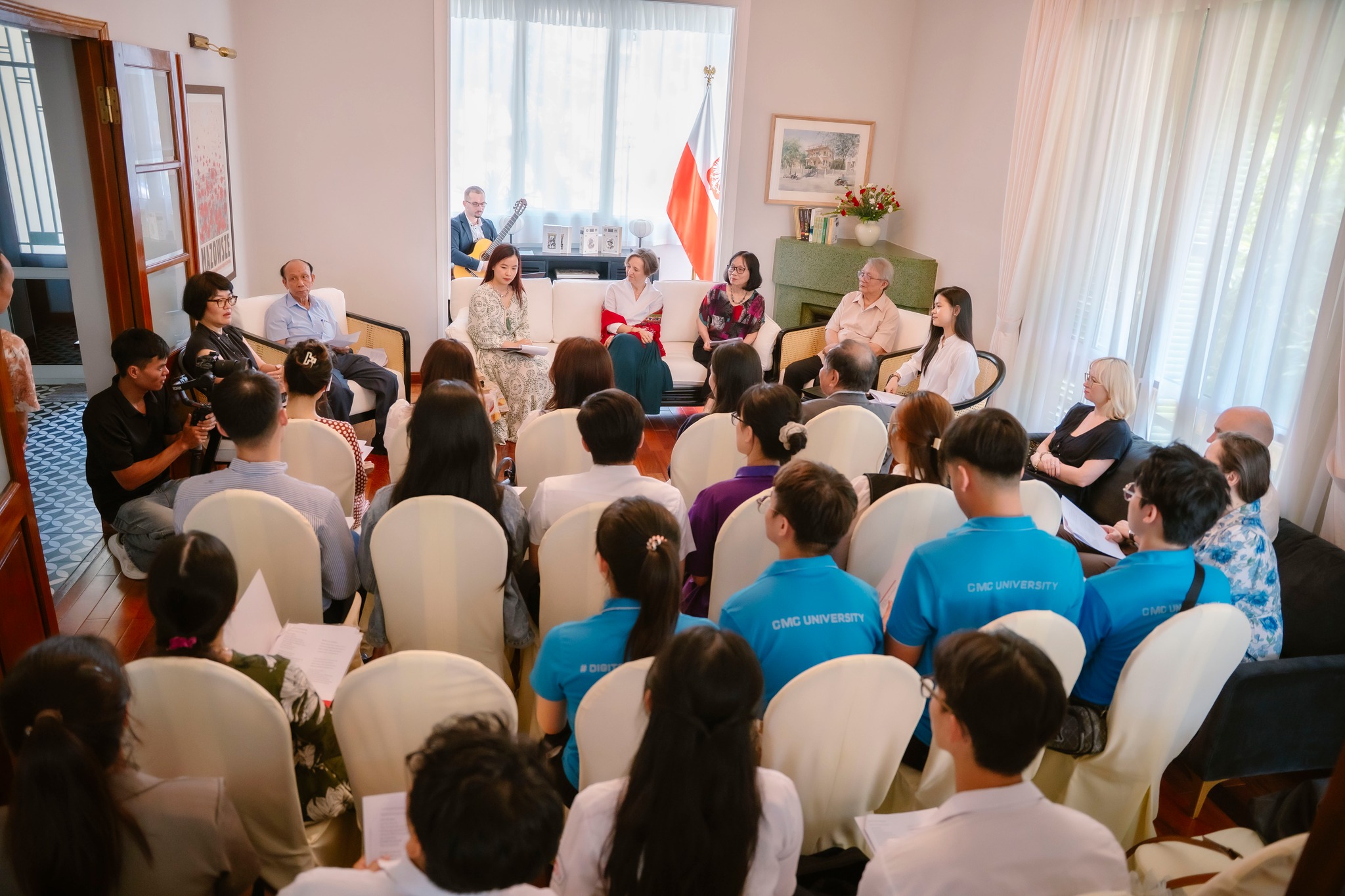 Trải nghiệm văn hóa, mở rộng tư duy hội nhập cùng sinh viên Trường Đại học CMC qua Ngày đọc sách Quốc gia Ba Lan 2025