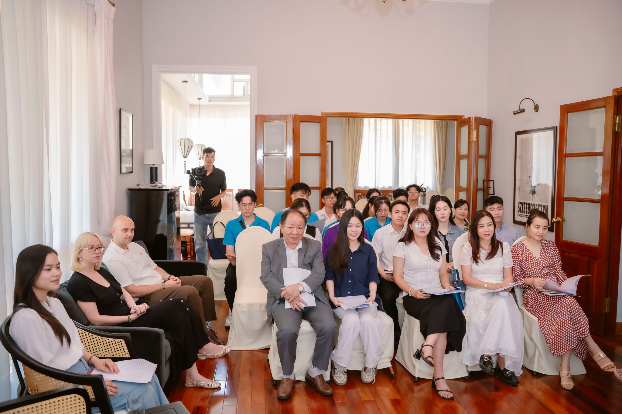 Trải nghiệm văn hóa, mở rộng tư duy hội nhập cùng sinh viên Trường Đại học CMC qua Ngày đọc sách Quốc gia Ba Lan 2025