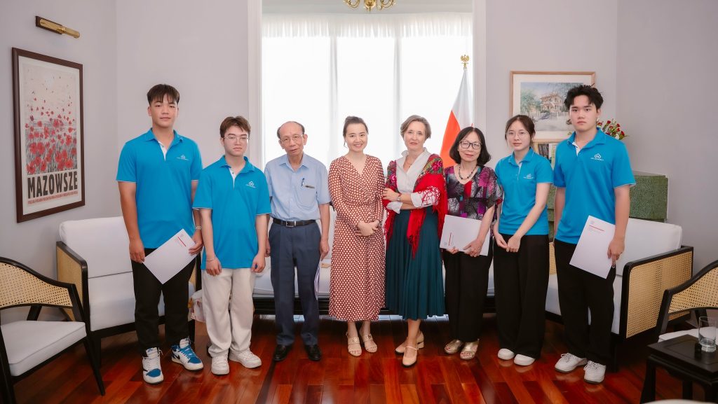 Trải nghiệm văn hóa, mở rộng tư duy hội nhập cùng sinh viên Trường Đại học CMC qua Ngày đọc sách Quốc gia Ba Lan 2025