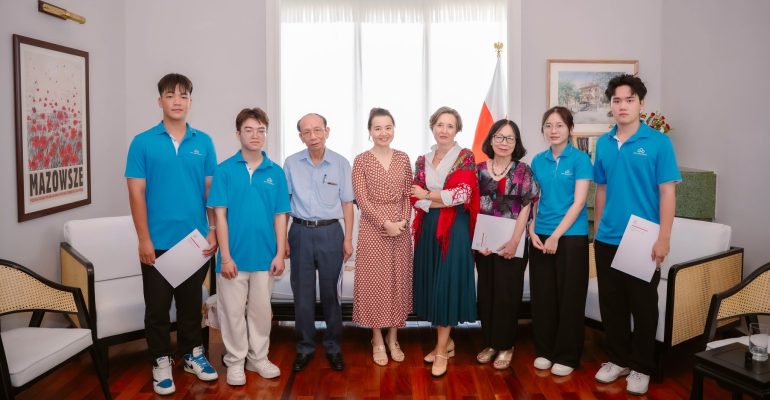 Trải nghiệm văn hóa, mở rộng tư duy hội nhập cùng sinh viên Trường Đại học CMC qua Ngày đọc sách Quốc gia Ba Lan 2025