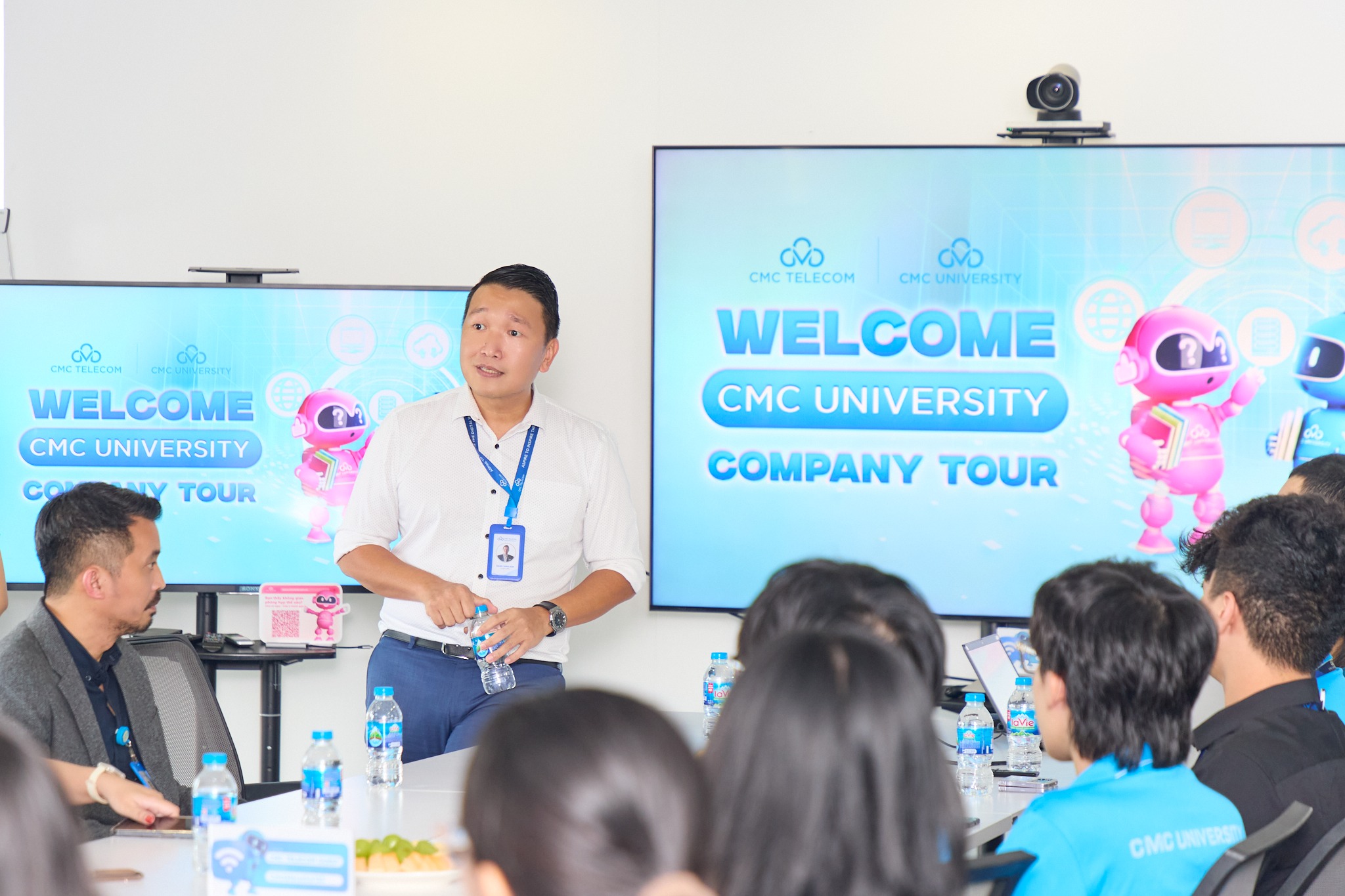 Company Tour sinh viên Trường Đại học CMC tham quan và trải nghiệm thực tế tại CMC Telecom