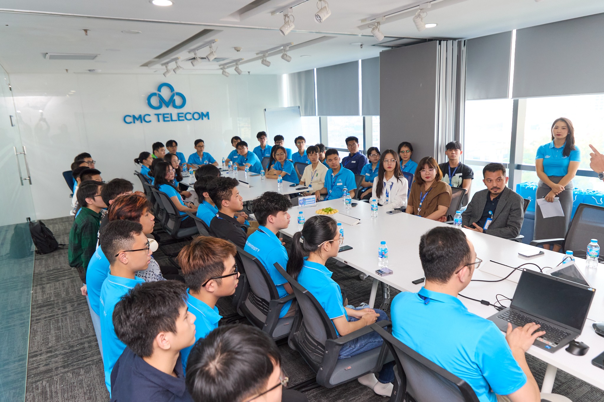 Company Tour sinh viên Trường Đại học CMC tham quan và trải nghiệm thực tế tại CMC Telecom