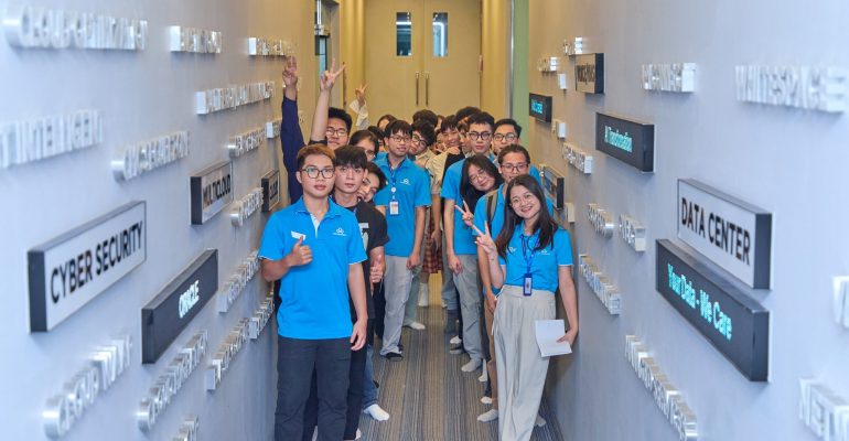 Company Tour sinh viên Trường Đại học CMC tham quan và trải nghiệm thực tế tại CMC Telecom