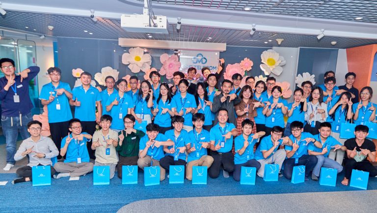 Từ lý thuyết đến thực tiễn: Sinh viên Trường Đại học CMC khám phá “đại bản doanh” CMC Telecom