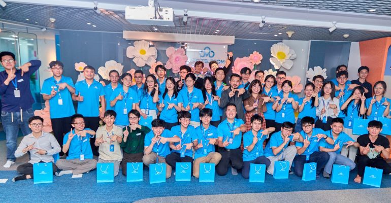 Company Tour sinh viên Trường Đại học CMC tham quan và trải nghiệm thực tế tại CMC Telecom