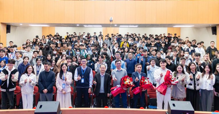 Workshop “IT Career Roadmap” Sinh viên Trường Đại học CMC cùng Rikkeisoft định hướng lộ trình bứt phá sự nghiệp ngành Công nghệ Thông tin