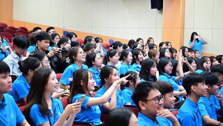 Ngành Ngôn ngữ Trung Quốc đồng hành cùng tân sinh viên Khóa 4: Trang bị hành trang tri thức và kỹ năng để tự tin bước vào hành trình mới