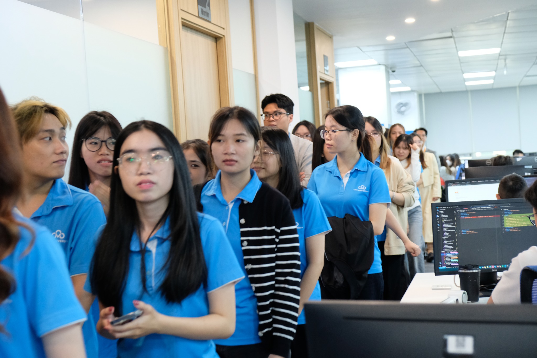 sinh viên Ngôn ngữ Hàn Quốc Trường Đại học CMC Company Tour tại CMC Global